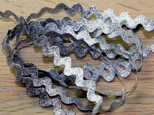 Prym Metallic Ric Rac Trim Silver