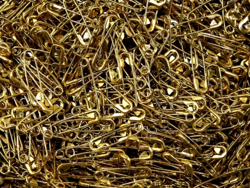 Safety Pins Gold