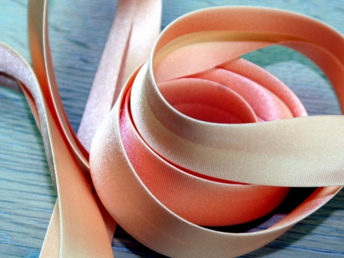 Prym Duchesse Satin Bias Binding Tape Peach Gold