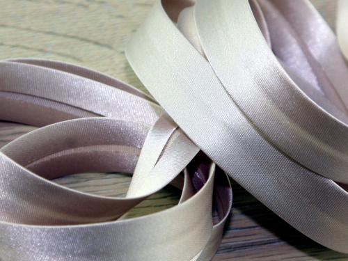 Prym Duchesse Satin Bias Binding Tape Champagne
