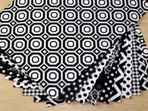 Camelot Fabrics Stiff Felt Fabric Black & White