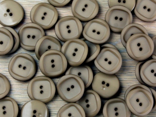 Trimits Round Plastic Buttons (Value Pack) Brown