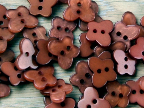 Trimits Pearlised Butterfly Buttons (Value Pack) Peach