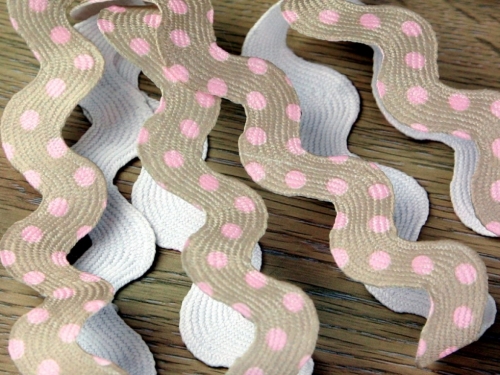 Jumbo Spotty Ric Rac Trim Beige & Pink