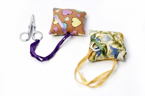 Hobby and Gift Pin Cushion With Scissors